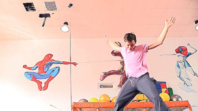 Видео для детей - БАТУТЫ! Spider Man (Спайдермен) и Федор разозлили ДАРТА ВЕЙДЕРА! Бежим! 