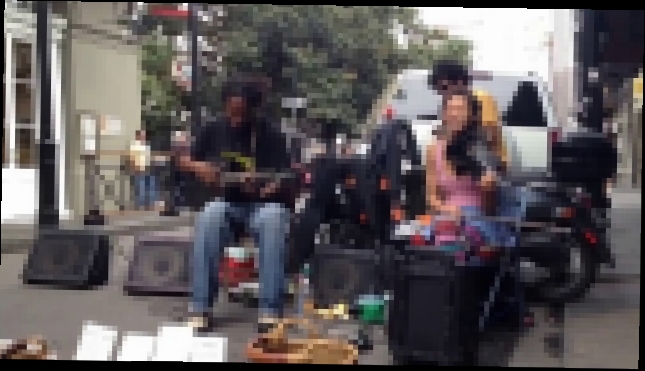 СКРИПКА И ГИТАРА - ЭТО ВОЛШЕБНО ► Исполняют Уличные Музыкантши 