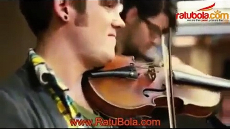 Уличный музыкант - Игра на скрипке