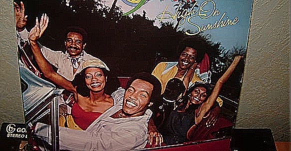THE FIFTH DIMENSION  -  EVERYBODY 'S  GOT TO GIVE IT UP 