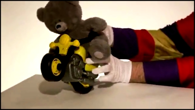 Клоун Дима, кукла Маша, Медведь и мотоцикл. Развивающее видео для детей. 