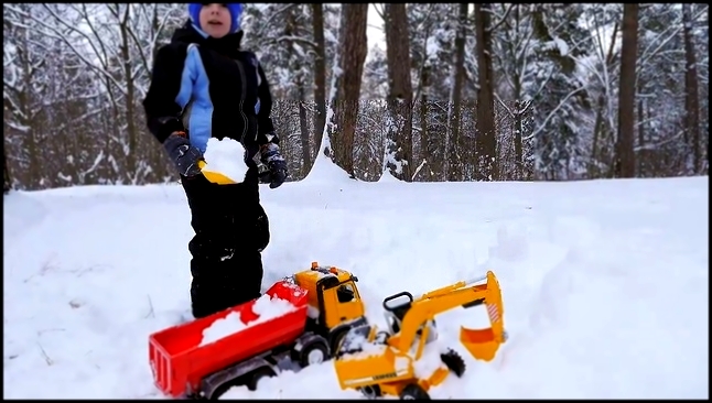 Машинки БРУДЕР и снежная стена - Даник и папа играют со снегом в машинки Погрузчики и  Экскаватор 