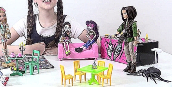 Эшлин Эвер Афтер Хай знакомится с куклами Монстер Хай. Видео обзор кукол от лучшей подружки Вари 