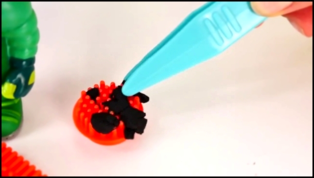 Видео для детей. Игрушки Фиксики: Симка, Нолик и их родители чистят фильтр бассейна 