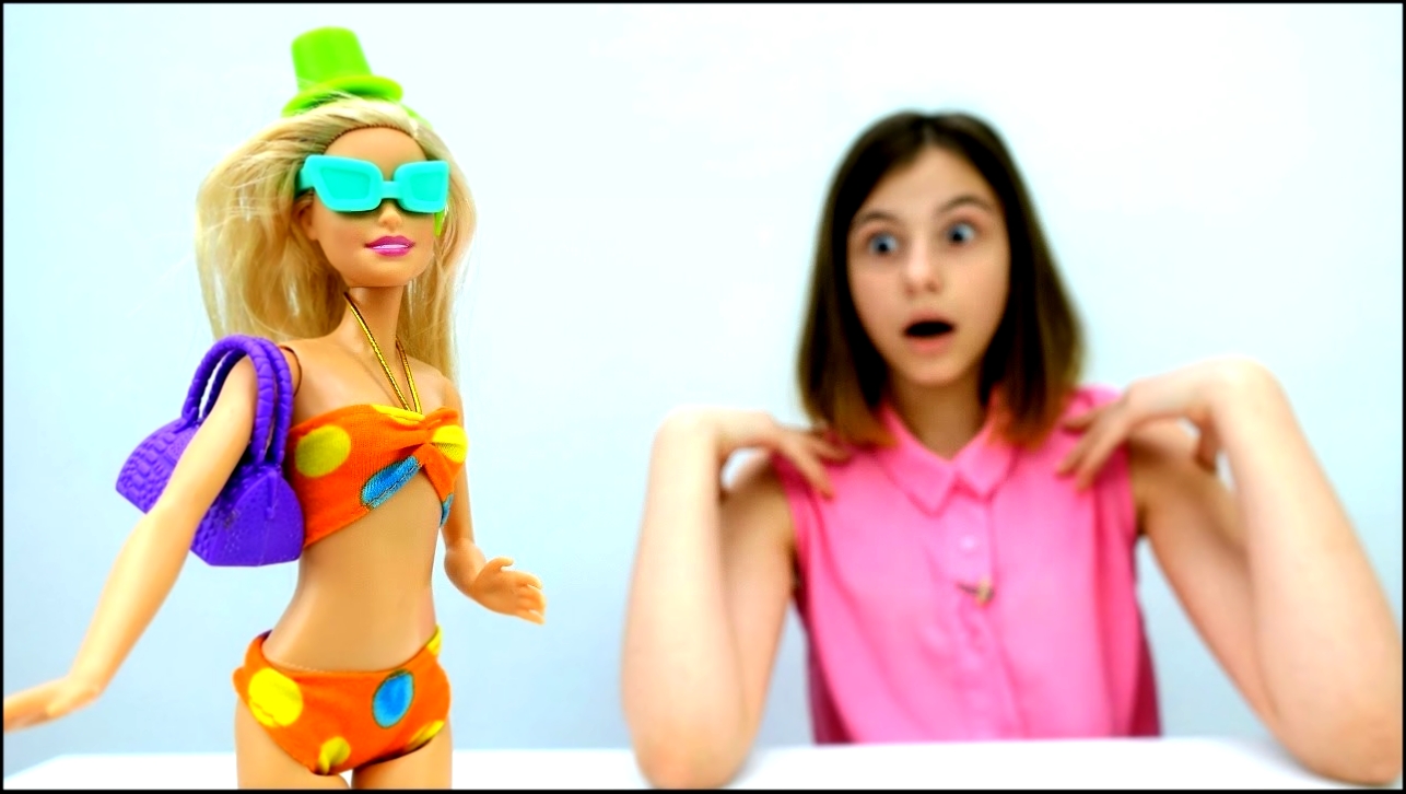 Видео для девочек: #Барби выбирает купальник к лету! Игры #Одевалки. Видео про кукол 