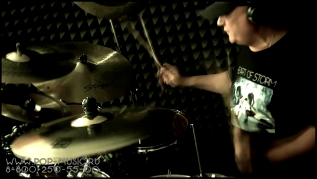 MIK95BM - Игра на ударных Playing the drums