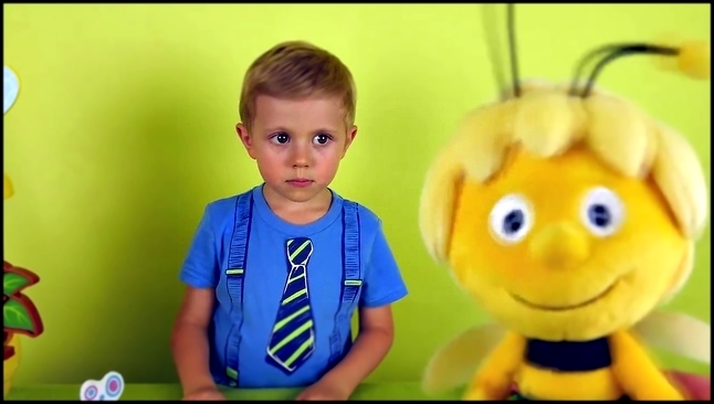 Видео для детей - Малыш Даник и пчела Майя играют в супербочонок 