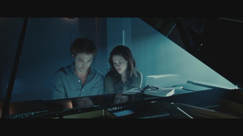 Bella's lullaby (Twilight The Score- в гостях у Калленов - на деревьях и игра Эдварда на рояле.