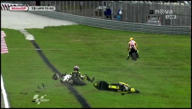 Гонщик MotoGP Марко Симончелли погиб на Гран-при Малайзии. (SLOWLY)				 