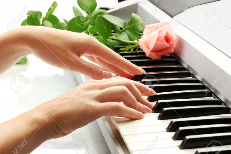Игра на фортепиано - мелодия