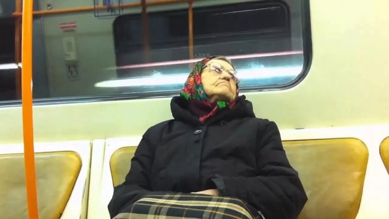 Бабка в метро