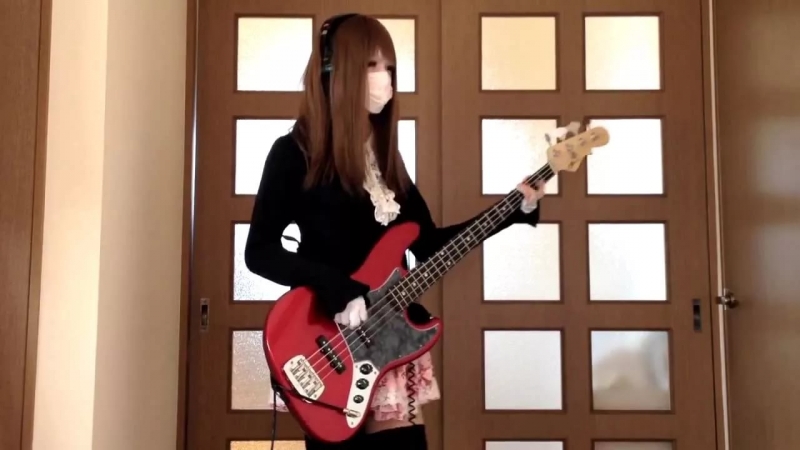 Неизвестен - Классная игра японки на бас гитаре