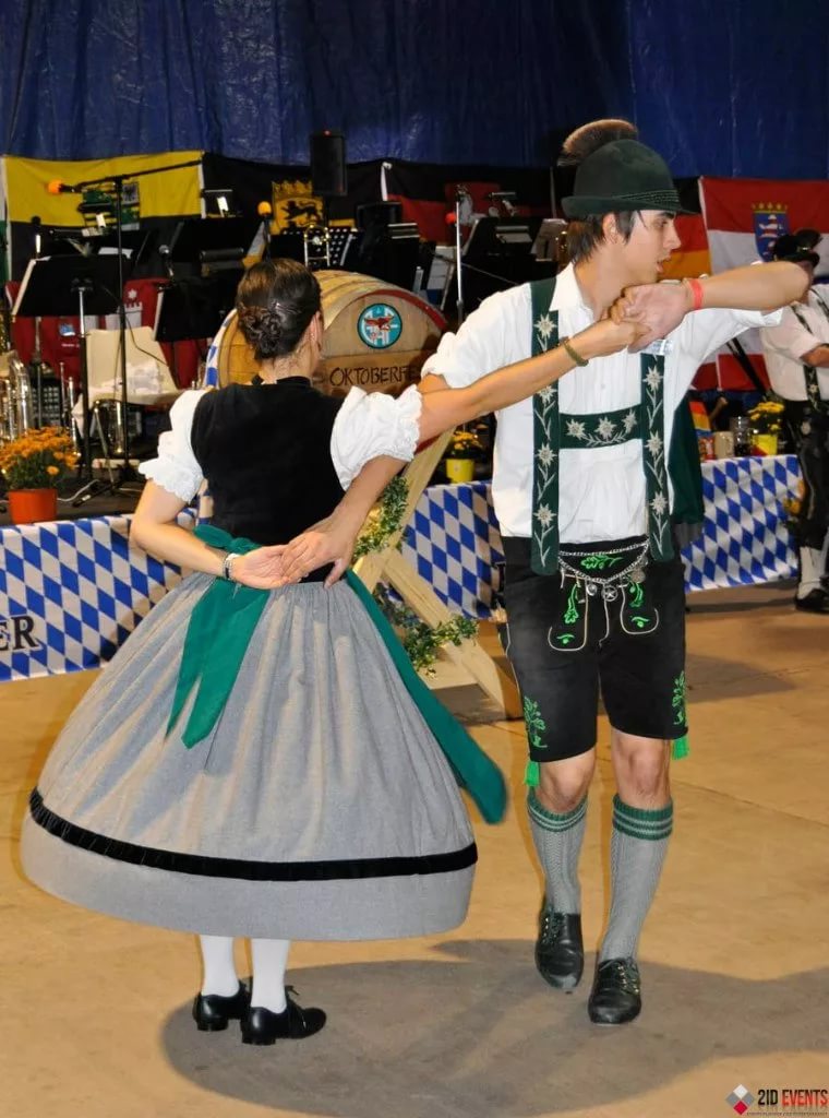 Немецкий танец - Игра с шляпой
