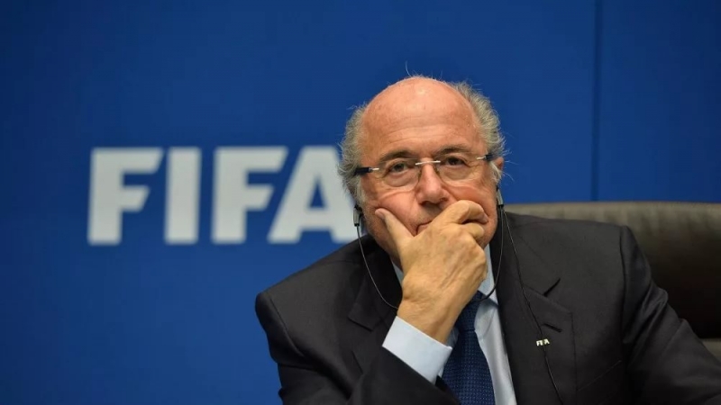 Полный контакт - 06.15_1 - Блаттер сохранил ФИФА ценой своей отставки